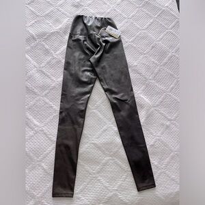 Aritzia Wilfred Daria pant, rich mocha brown faux leather size XS NWT